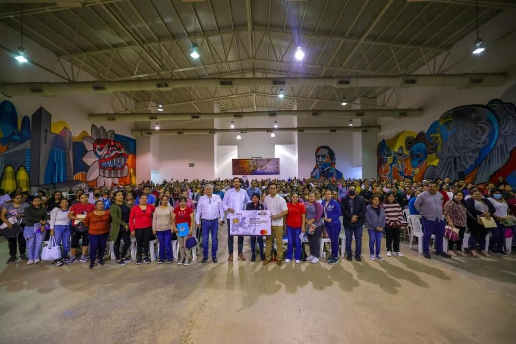 Asistió el Alcalde Carlos Peña Ortiz a entrega de 1,500 becas de secundaria