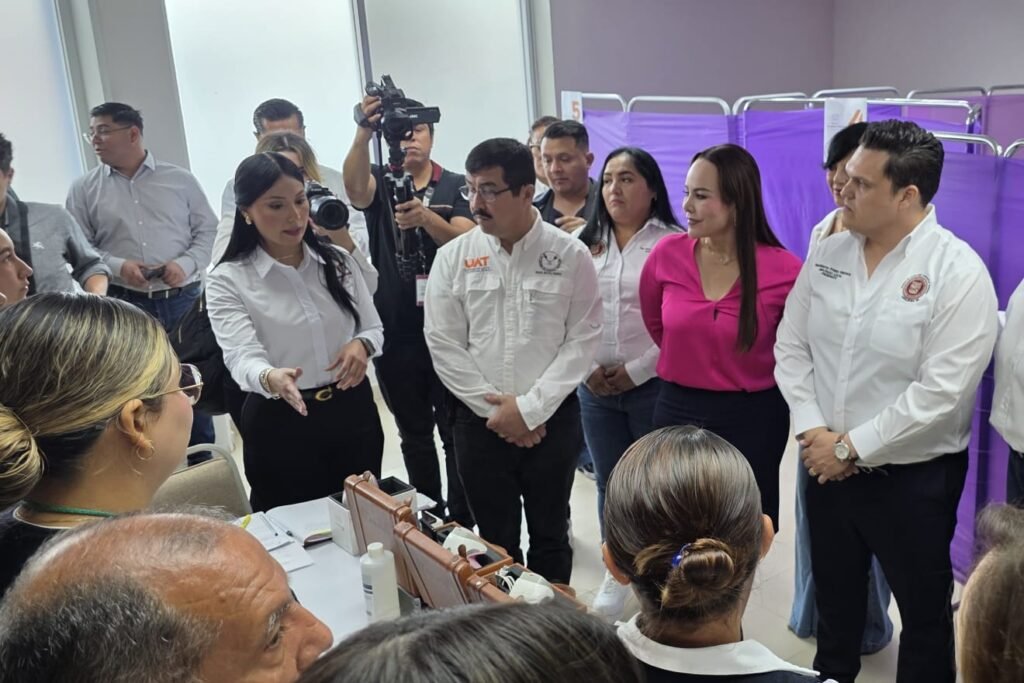 La UAT y el Congreso itinerante realizaron brigada médica universitaria en Nuevo Laredo