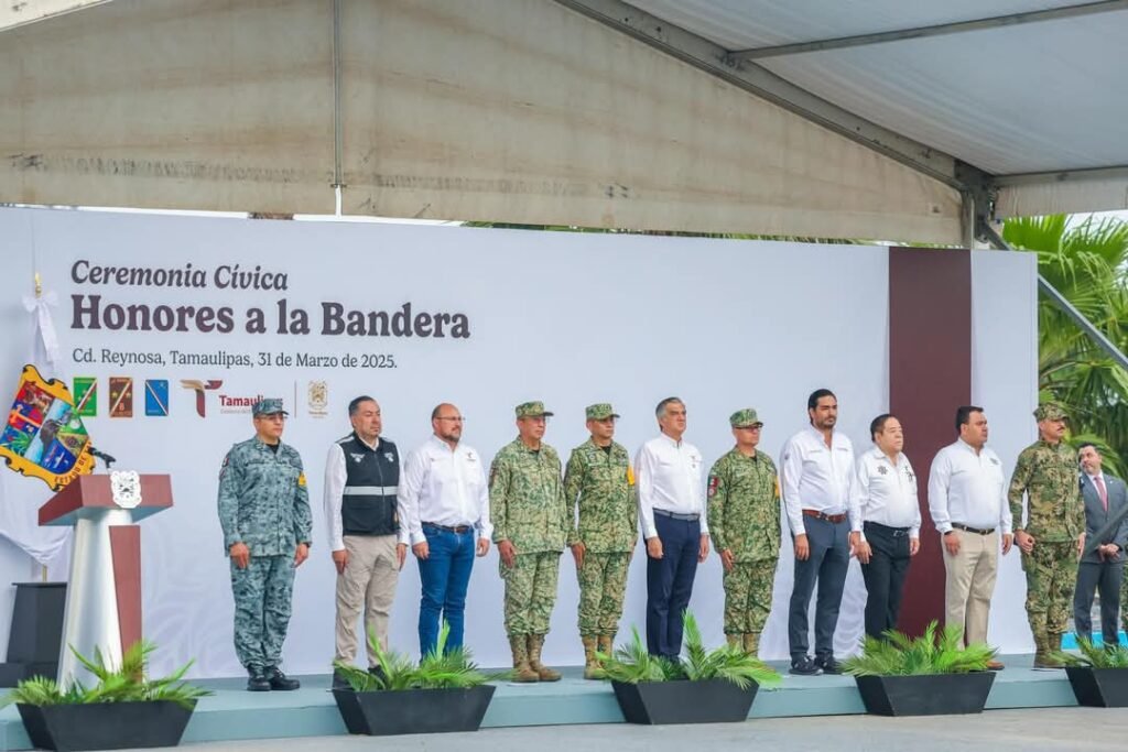 Presidió Gobernador Américo Villarreal Anaya Honores a la Bandera acompañado por el Alcalde Carlos Peña Ortiz y el Gral. Brigadier DEM Fernando Colchado Gómez