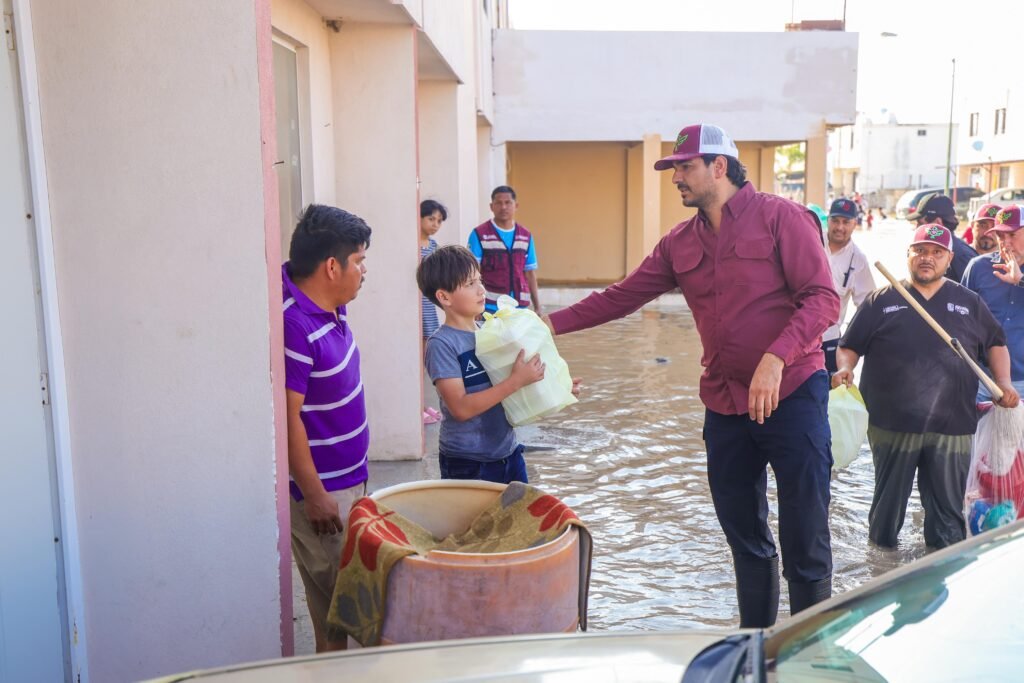 Recorrió Alcalde Carlos Peña Ortiz el fraccionamiento Pirámides con apoyo a familias