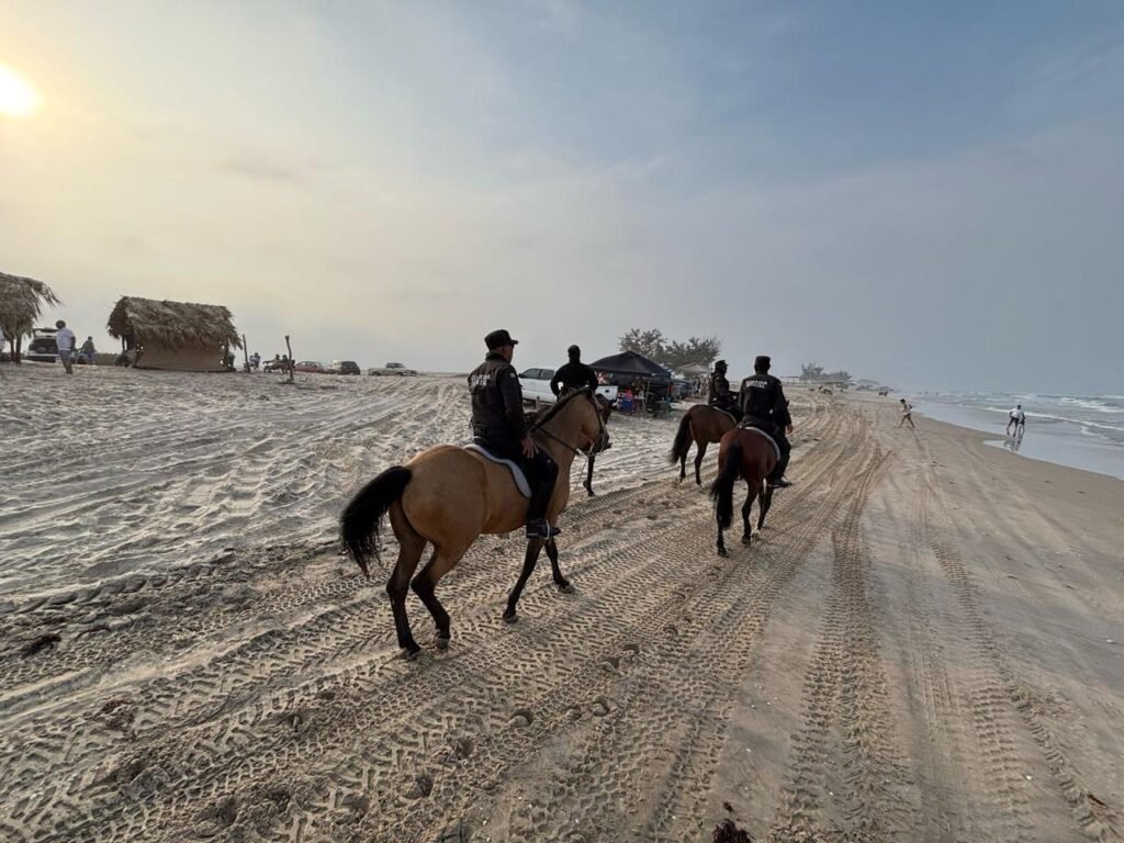 Agrupamiento Montado de la Guardia Estatal brinda seguridad en La Pesca