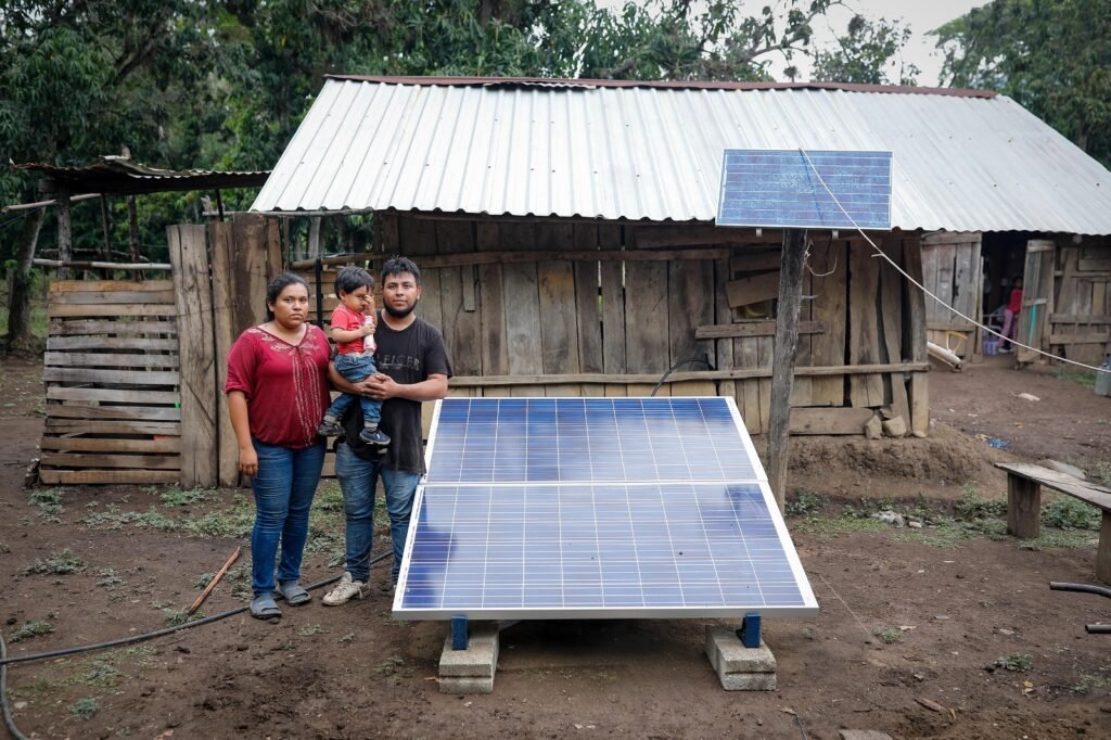 DIF Tamaulipas e IUSA instalan sistemas fotovoltaicos en comunidades rurales