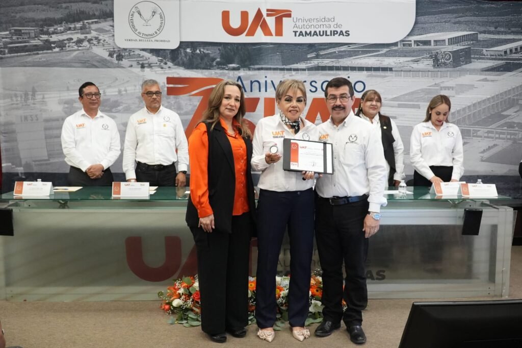 Entregó el Rector Dámaso Anaya reconocimientos a jubilados del SUTUAT