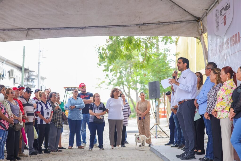 Inicia pavimentación hidráulica en la colonia Lomas del Villar