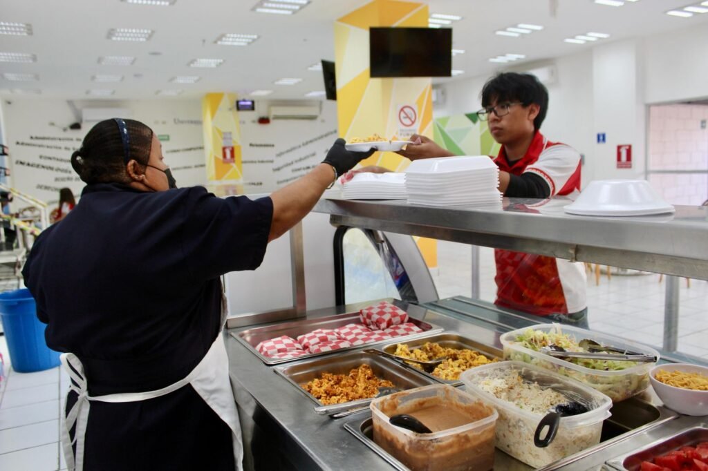 La Universidad Tamaulipeca promueve hábitos saludables a través de su cafetería