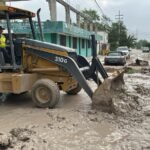 Trabaja COMAPA en retiro de sedimento en colonias afectadas