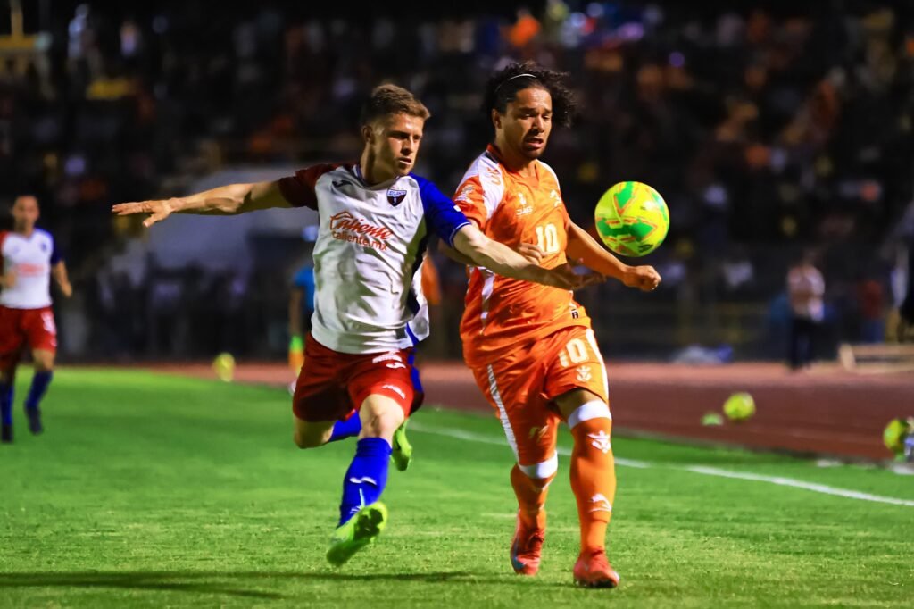 Correcaminos venció 2-0 al líder Atlante
