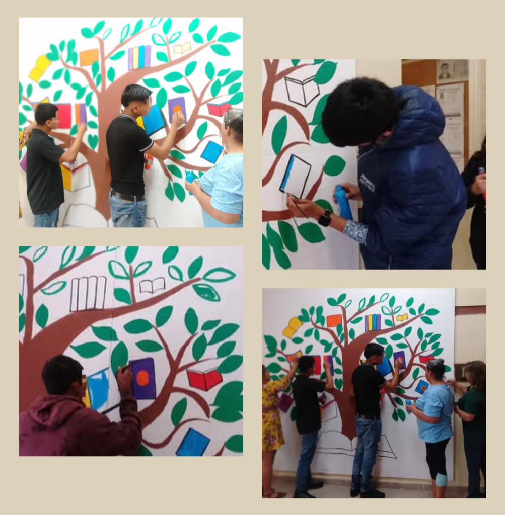Adolescentes en externamiento crean mural ‘’El árbol de los libros”