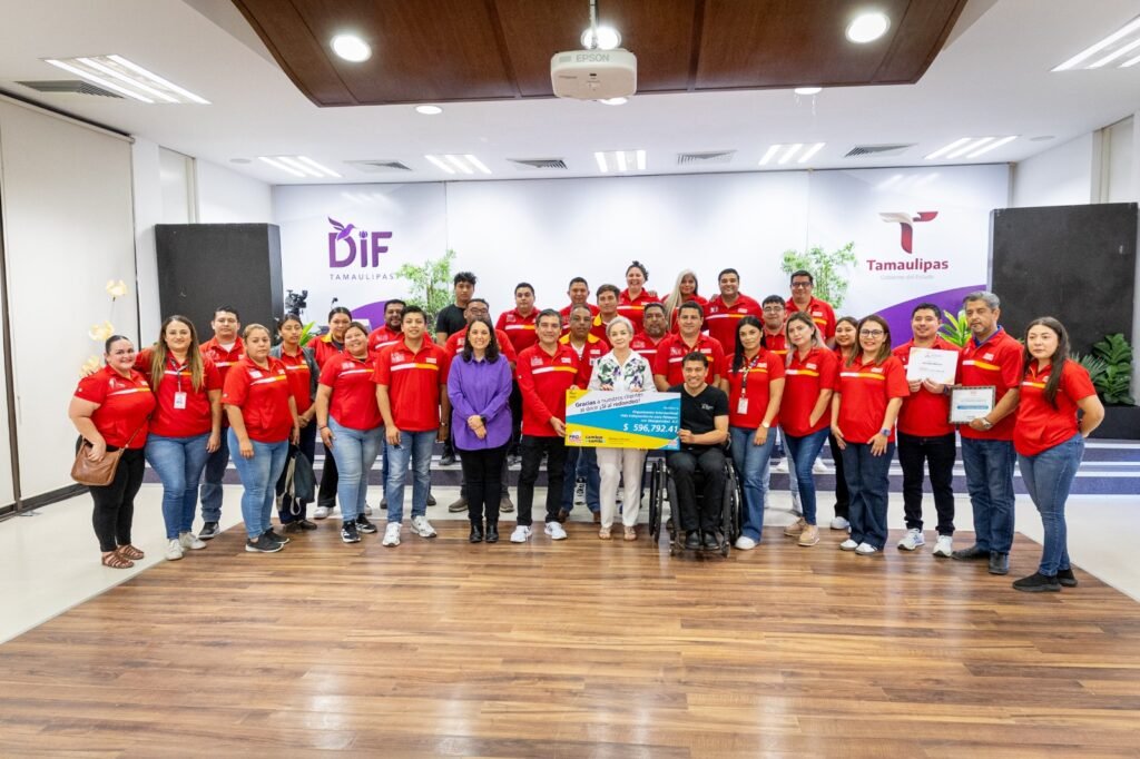Atestiguó María de Villarreal entrega de donativo de la campaña de redondeo de OXXO en Tamaulipas