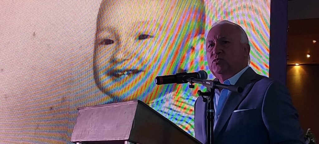 Tributan asociaciones merecido homenaje a Héctor Garza González