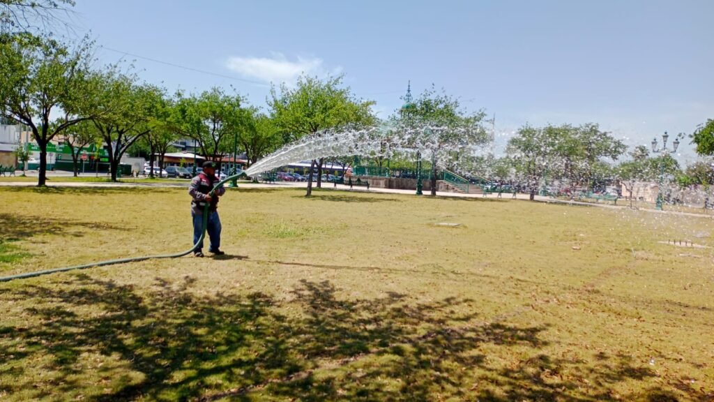 Atiende Gobierno de Reynosa mantenimiento de plazas públicas
