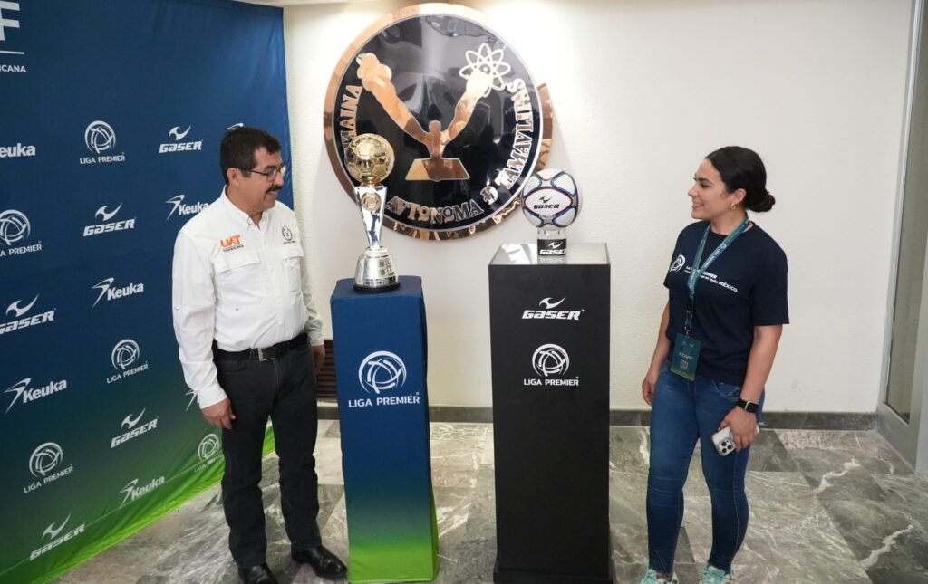 Recibió el Rector Dámaso Anaya el tour del Trofeo de la Liga Premier MX