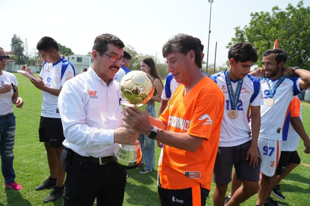 Recibió Rector a los Correcaminos campeones de la Liga Premier