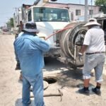 Sondeó COMAPA drenaje sanitario de la colonia Paseo de las Flores