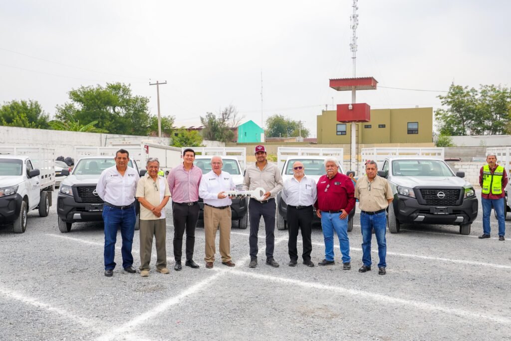 Entregó Carlos Peña Ortiz 10 unidades móviles a la COMAPA