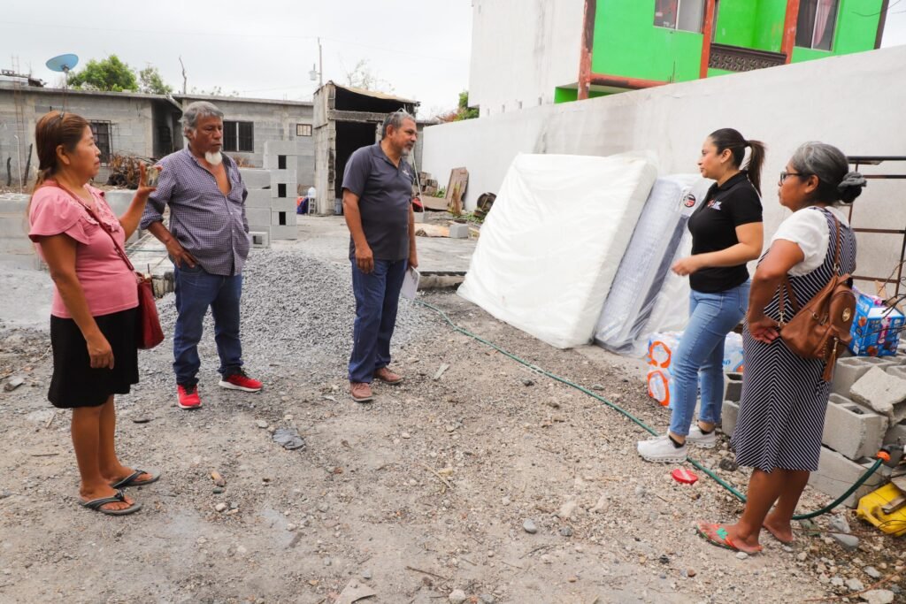 Brinda DIF-Reynosa apoyo a familia afectada por incendio en la colonia Vamos Tamaulipas
