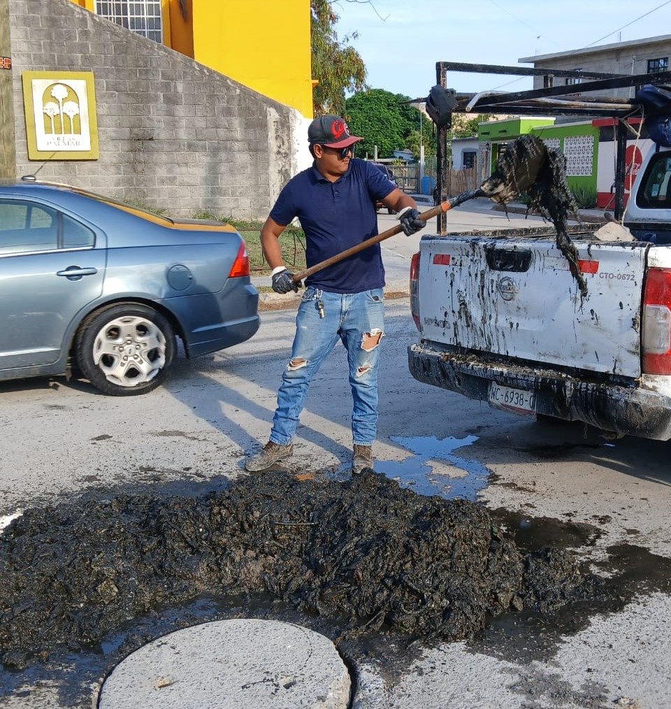 Exhorta COMAPA a no arrojar basura a la red sanitaria