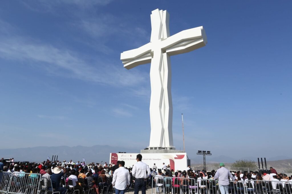 Entregó Gobernador a Tula la cruz más grande de México