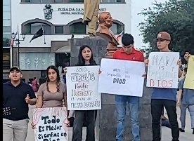 Salen a orar por guerra y redadas de migrantes