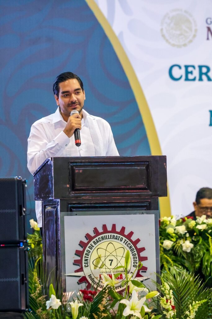 Invitó Alcalde Carlos Peña Ortiz a egresados de CBTIS 7 a continuar su preparación