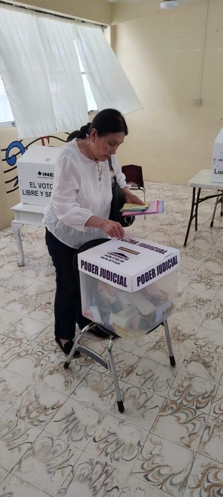 Con votación escasa, tiempos de hasta media hora para votar y ausentismo de funcionarios, así fue la elección judicial