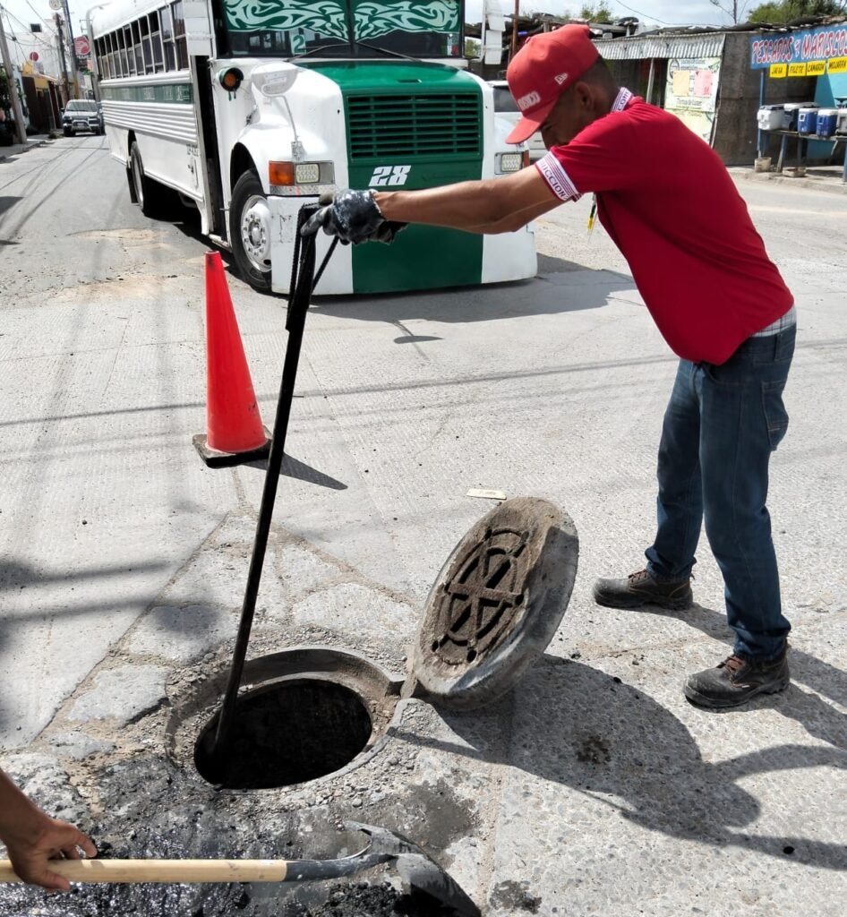 Realizó COMAPA trabajos de limpieza y sondeo en colectores sanitarios de Hacienda Las Fuentes