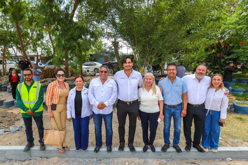 Construye Gobierno de Carlos Peña Ortiz cancha de futbol en Jarachina Sur