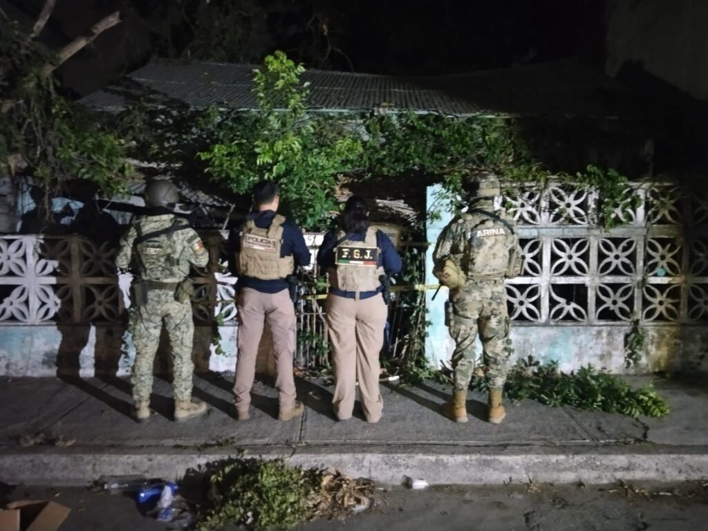 Ejecutaron orden de cateo por posesión de armas y narcomenudeo