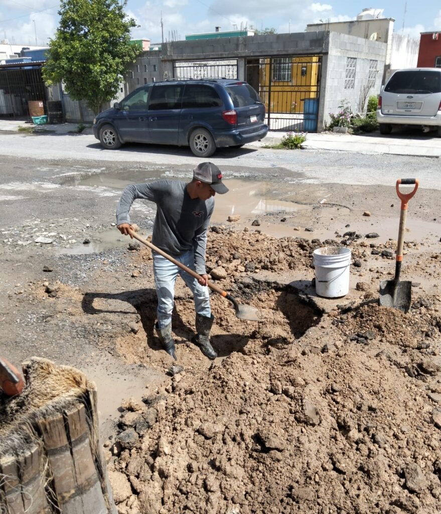 Atiende COMAPA fugas de agua potable en el Fraccionamiento San Valentín