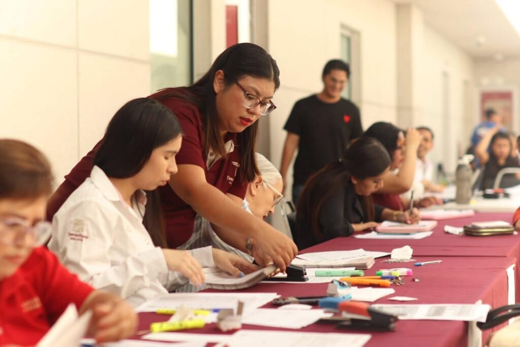 Capacita SEBIEN en salud mental y trabajo en equipo