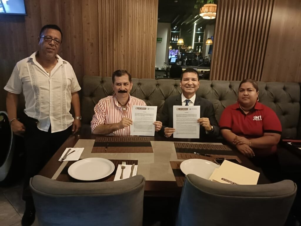 FIRMÓ RECTOR DE UNT MÉXICO CONVENIOS DE BECAS PARA ESTUDIANTES DE RÍO BRAVO