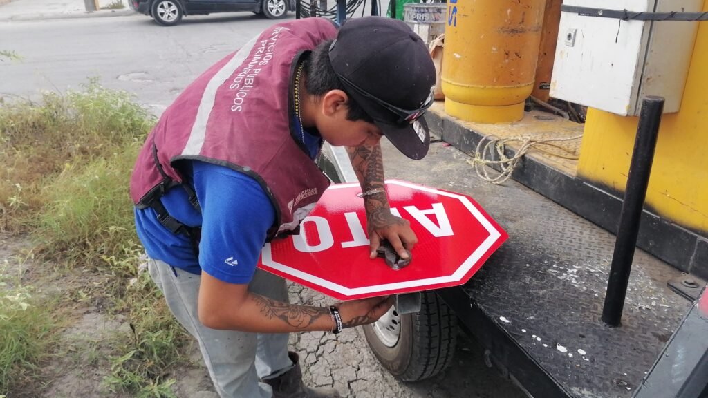 Trabajan cuadrillas municipales en colonias de Reynosa