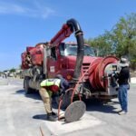 COMAPA de Reynosa refuerza limpieza de pozos de visita para prevenir obstrucciones