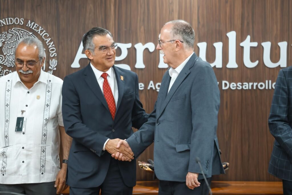 Acuerda Américo con SADER apoyos para productores de sorgo y maíz