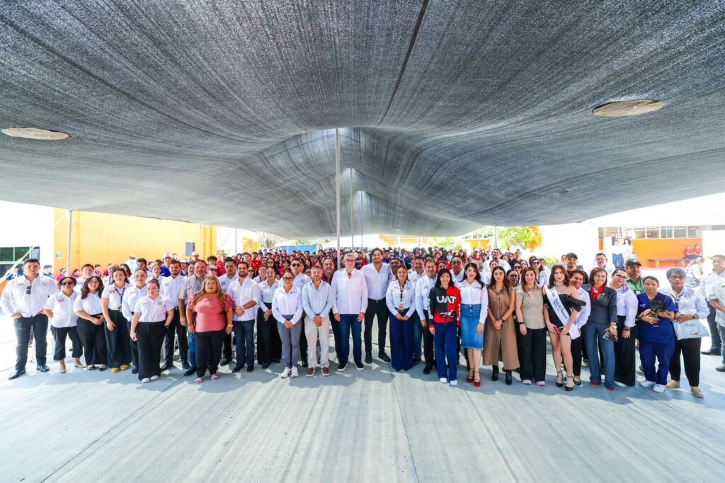 Mantiene Carlos Peña Ortiz contacto con la comunidad universitaria