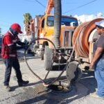 Sondeó COMAPA drenaje sanitario en fraccionamiento Hacienda Las Bugambilias