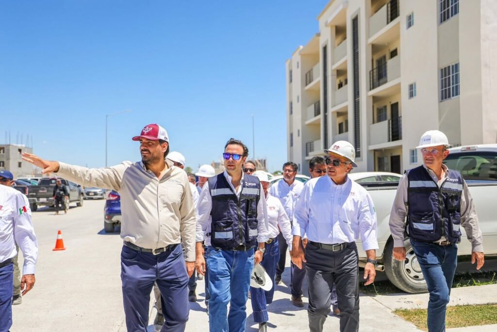 Supervisaron vivienda social Alcalde de Reynosa, Director General del INFONAVIT y Director de ITAVU