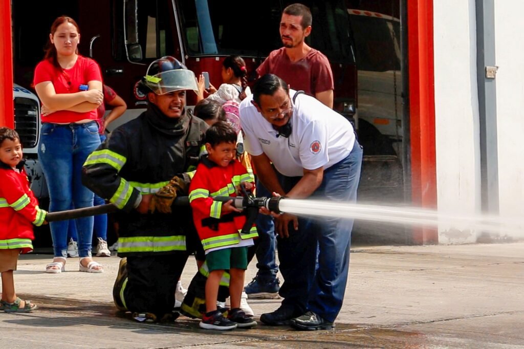 Viven pequeños de Jardín de Niños Juan Escutia memorable experiencia en Protección Civil y Bomberos de Reynosa