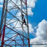 Jovencita quería arrojarse desde antena de 300 metros
