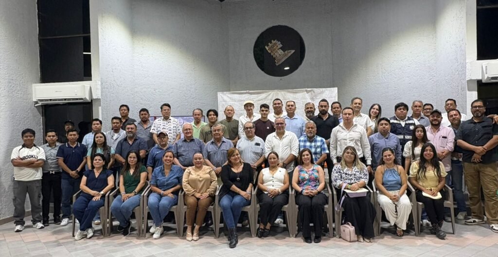 Participó COMAPA en plática de ahorro de agua en reunión del Colegio de Arquitectos