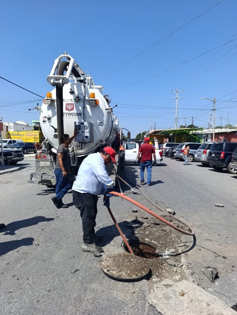 Sondeó COMAPA drenaje sanitario en distintos sectores de la ciudad
