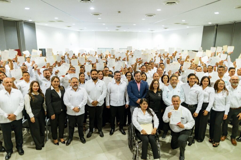 Entregó SET plazas a personal del Centro Estatal de Tecnología Educativa
