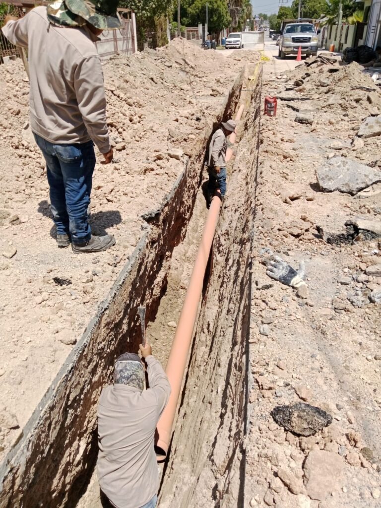 Avanza COMAPA en rehabilitación de drenaje sanitario en colonia Las Cumbres