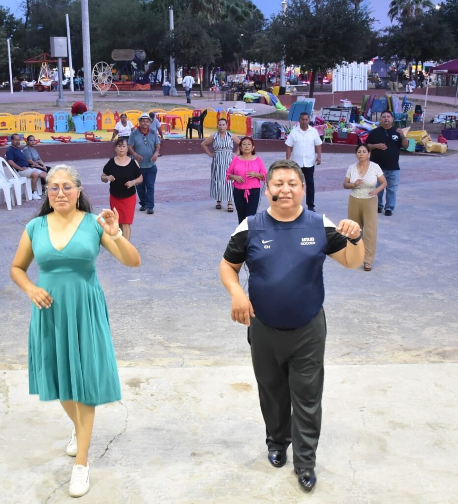 Ofrece Gobierno de Carlos Peña Ortiz clases gratuitas de danzón en la plaza Treviño Zapata