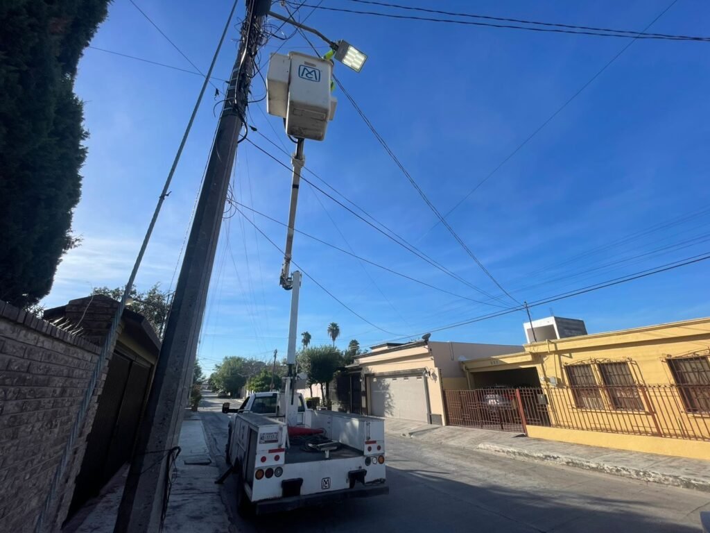 Realiza Gobierno de Reynosa trabajo de mantenimiento de alumbrado público