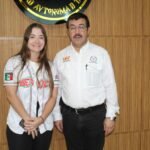Felicitó Rector a Edith de Leija por sus éxitos en el béisbol internacional