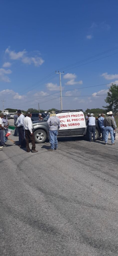 Endurecen campesinos sus acciones de protesta