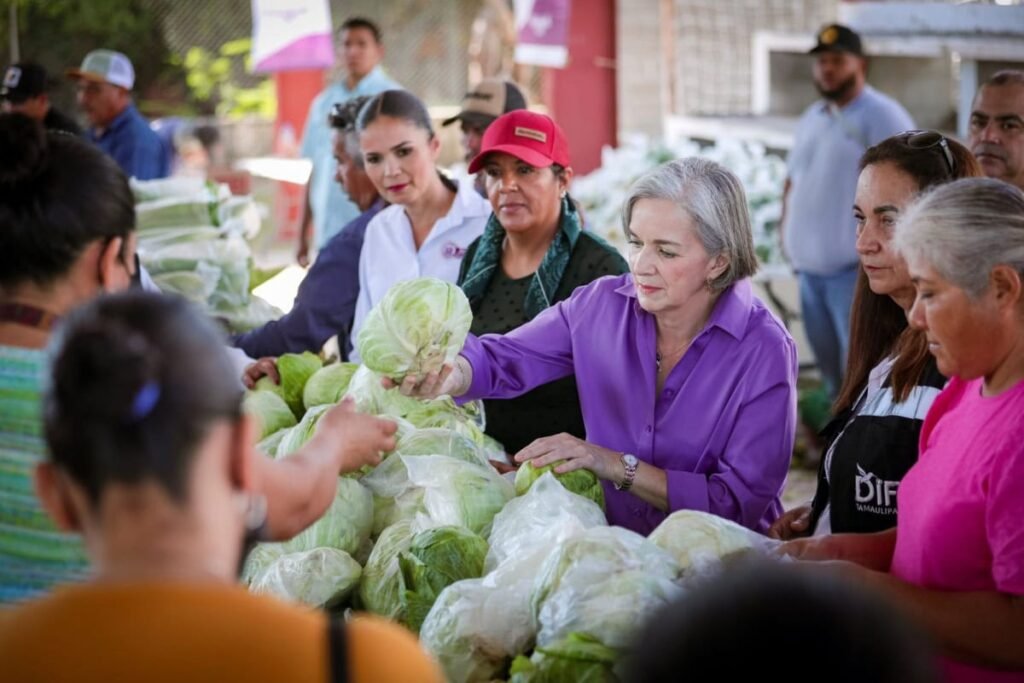 DIF Tamaulipas lleva el mercado de alimentos “Come bien, vive bien” a familias de Jiménez