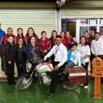 Alumnos de primaria rinden homenaje a carteros y revelan las difíciles condiciones en que trabajan