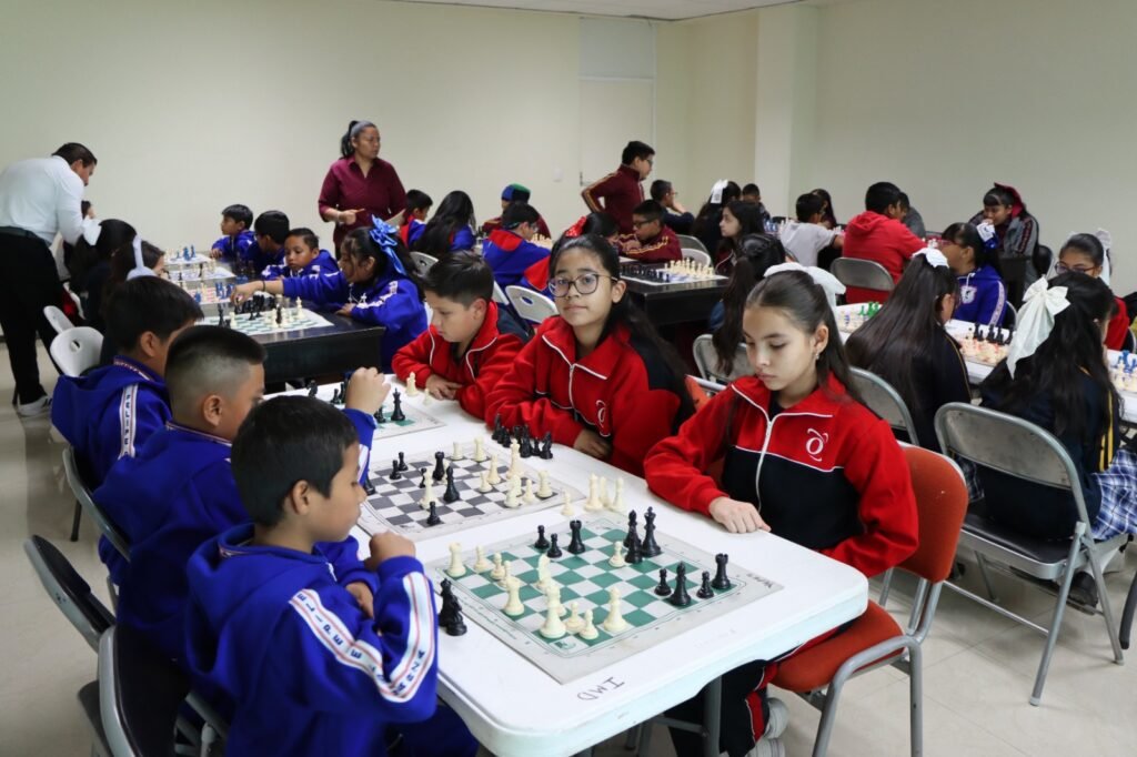 Impulsa Carlos Peña Ortiz el talento estudiantil a través del deporte